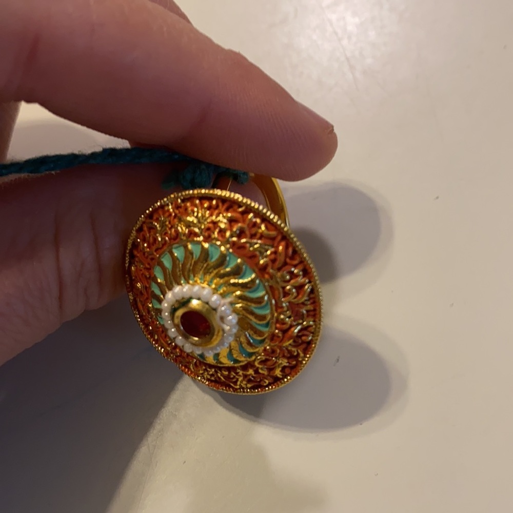 Gold colored ring - Picture 3 of 3